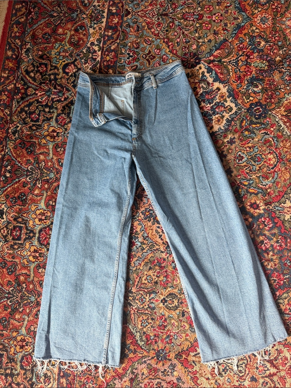 Zara Light Blue Wide-Leg Frayed Hem Jeans